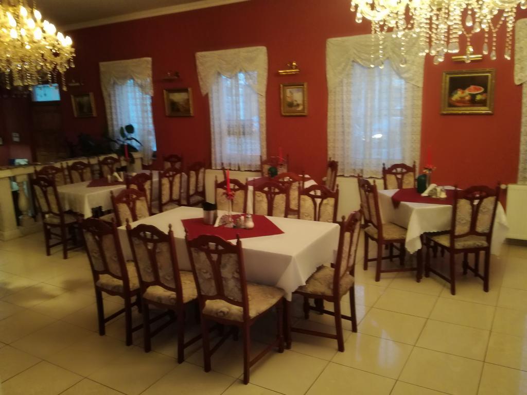 Hotel Arany Trofea Eger Extérieur photo