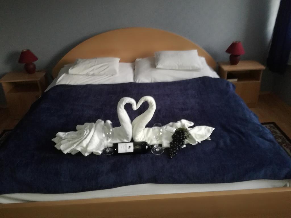 Hotel Arany Trofea Eger Extérieur photo