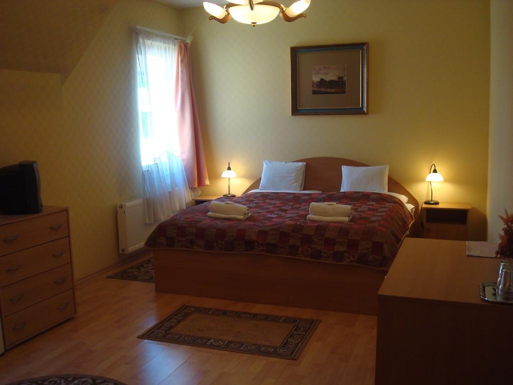Hotel Arany Trofea Eger Extérieur photo