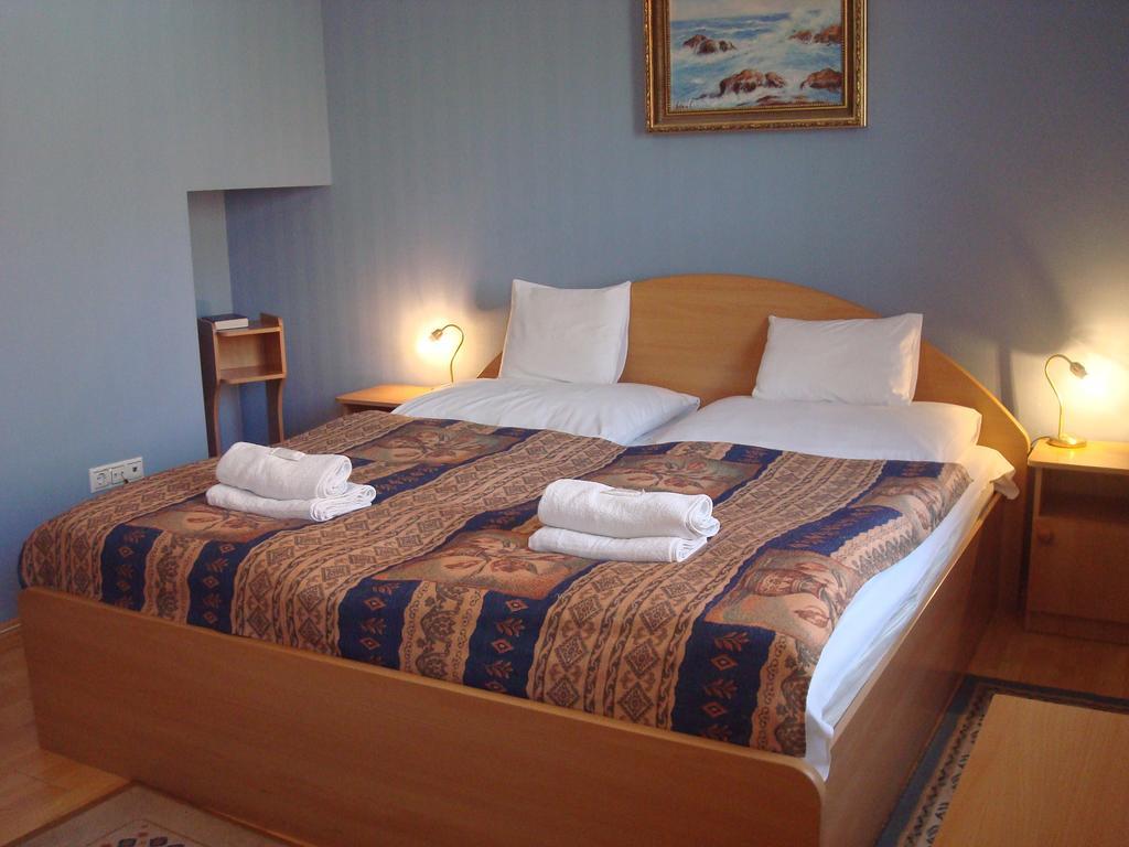 Hotel Arany Trofea Eger Extérieur photo