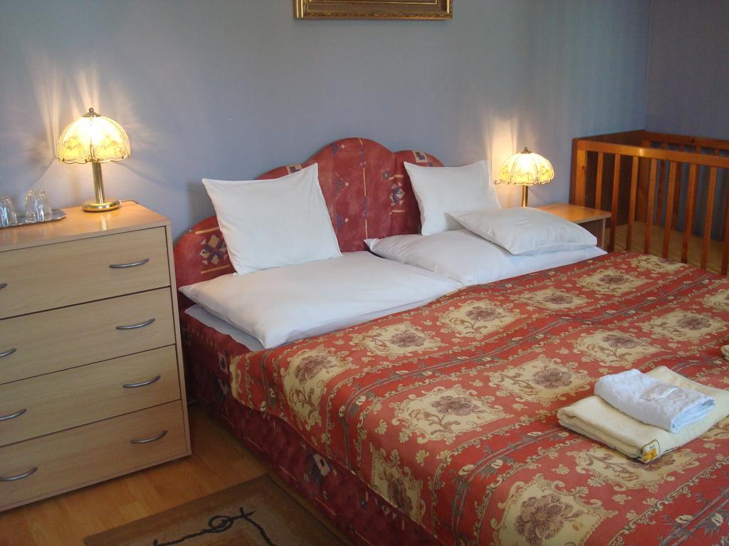 Hotel Arany Trofea Eger Extérieur photo