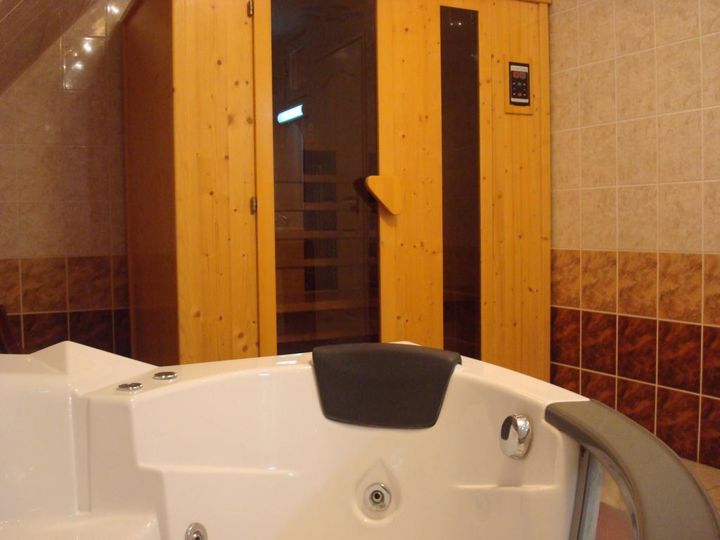 Hotel Arany Trofea Eger Extérieur photo