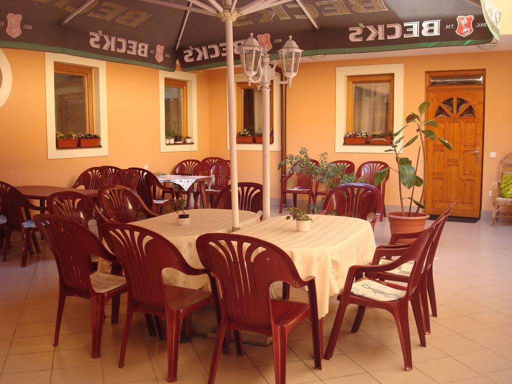 Hotel Arany Trofea Eger Extérieur photo