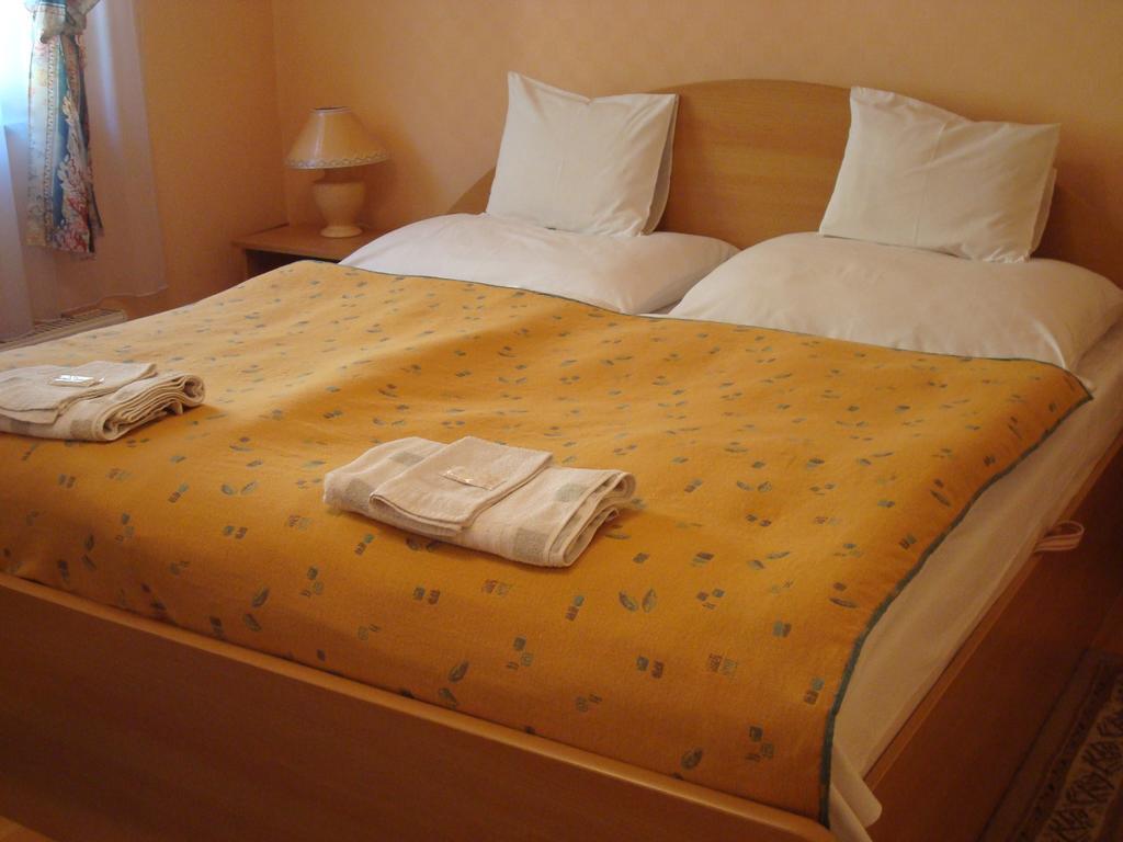 Hotel Arany Trofea Eger Extérieur photo