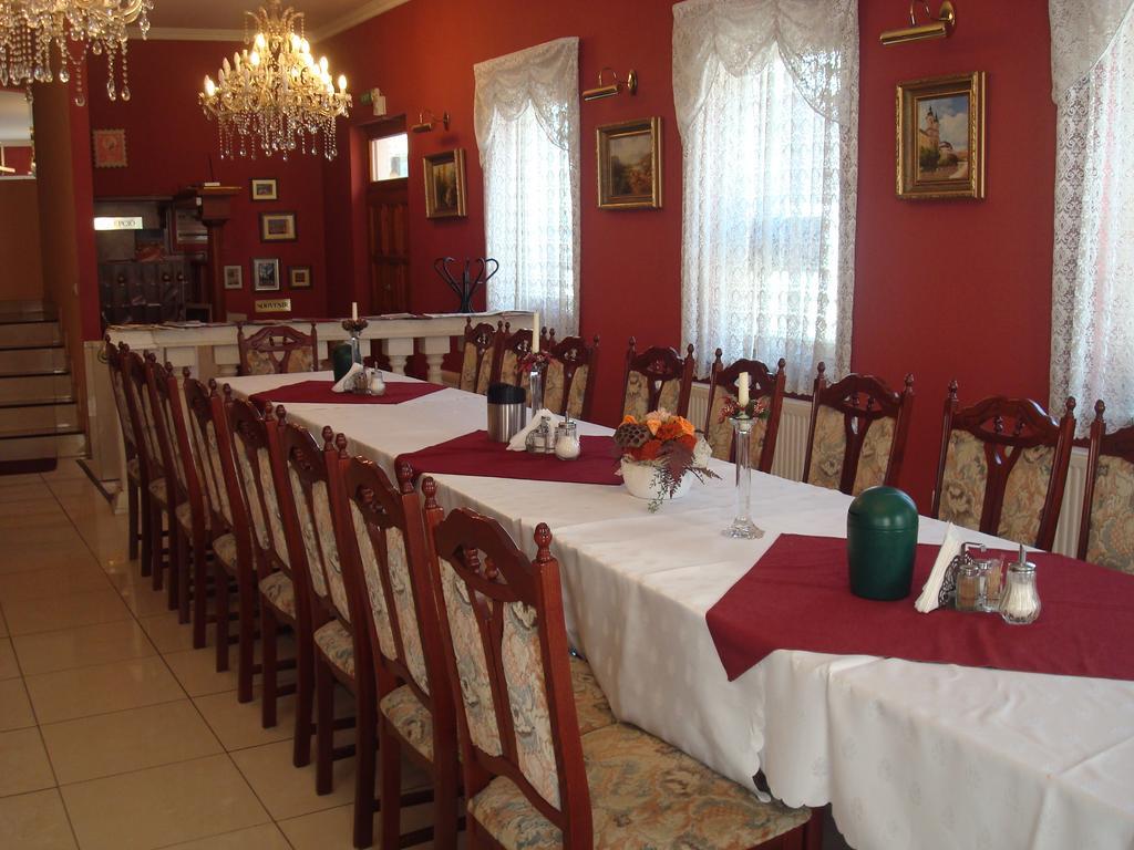 Hotel Arany Trofea Eger Extérieur photo